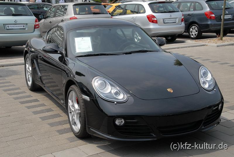 Porsche Zentrum Aachen 8993.JPG
